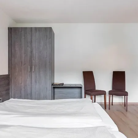 Semesterbostad Gaestehaus Schwoerer *